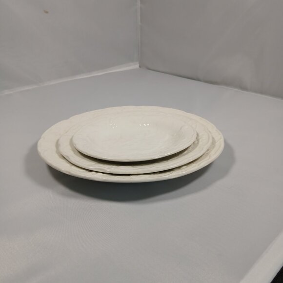 Cuthbertson's Burleigh Davenport Set Of Strawberry Grape Leaf White Dinnerware - Picture 1 of 4